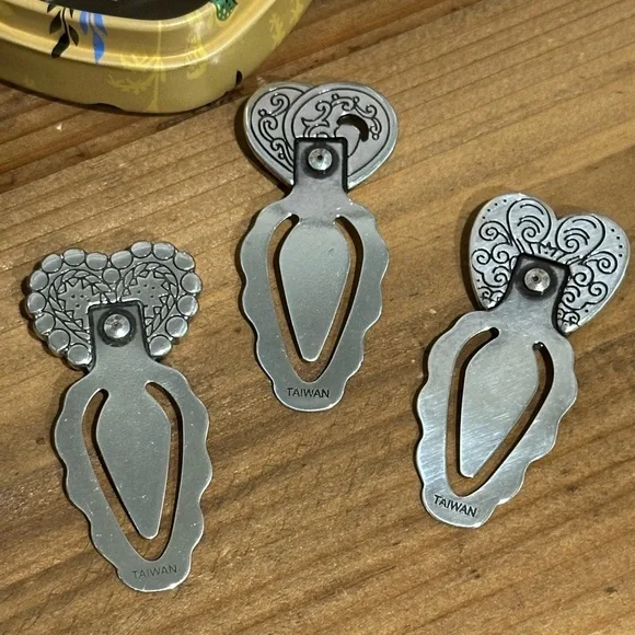 Brighton Heart Floral Tin Box with 3 Silver Heart Pagemarkers/Bookmarks - Picture 4 of 11